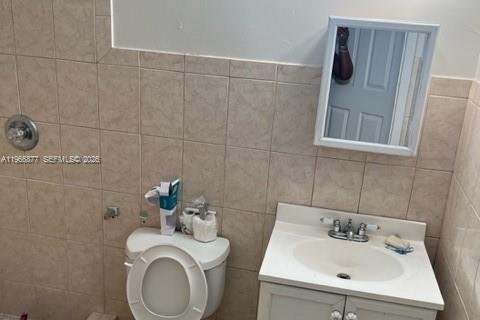 Casa en alquiler en Hallandale Beach, Florida, 3 dormitorios, 212.47 m2 № 2028382 - foto 10