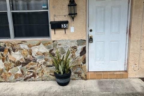 Casa en alquiler en Hallandale Beach, Florida, 3 dormitorios, 212.47 m2 № 2028382 - foto 2