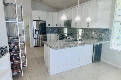 Casa en alquiler en Boynton Beach, Florida, 4 dormitorios, 213.02 m2 № 2146956 - foto 9