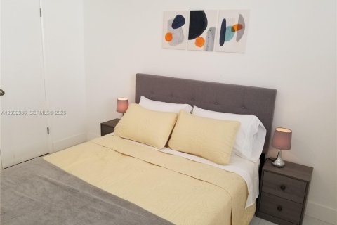 Condo in Hallandale Beach, Florida, 2 bedrooms  № 2378470 - photo 7