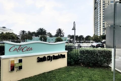 Condo in Hallandale Beach, Florida, 2 bedrooms  № 2378470 - photo 14