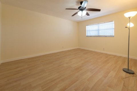 Condo in Lauderhill, Florida, 2 bedrooms № 2181064 - photo 10