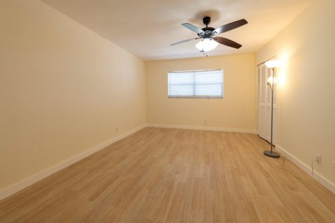 Condo in Lauderhill, Florida, 2 bedrooms № 2181064 - photo 9