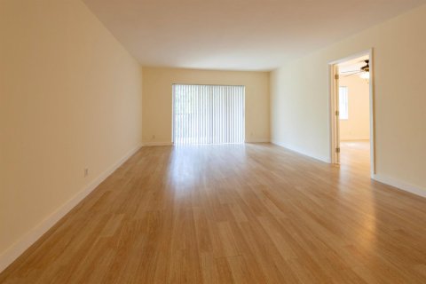 Condo in Lauderhill, Florida, 2 bedrooms № 2181064 - photo 7