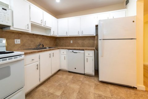 Condo in Lauderhill, Florida, 2 bedrooms № 2181064 - photo 4