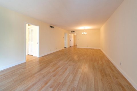 Condo in Lauderhill, Florida, 2 bedrooms № 2181064 - photo 13
