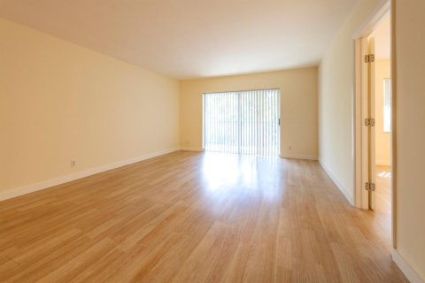 Condo in Lauderhill, Florida, 2 bedrooms № 2181064 - photo 6
