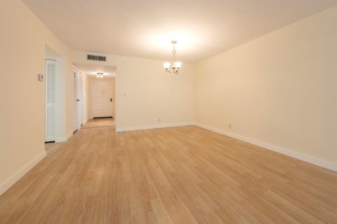 Condo in Lauderhill, Florida, 2 bedrooms № 2181064 - photo 5