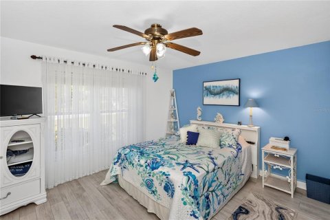 House in Apopka, Florida 3 bedrooms, 183.95 sq.m. № 2226060 - photo 15