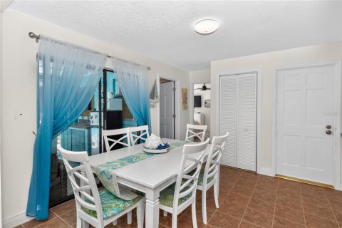 House in Apopka, Florida 3 bedrooms, 183.95 sq.m. № 2226060 - photo 11