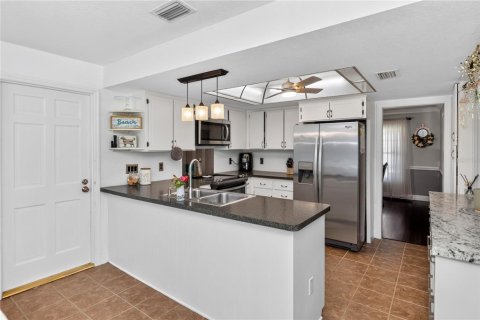 House in Apopka, Florida 3 bedrooms, 183.95 sq.m. № 2226060 - photo 12
