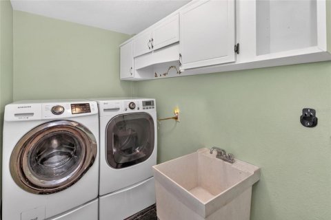 House in Apopka, Florida 3 bedrooms, 183.95 sq.m. № 2226060 - photo 14