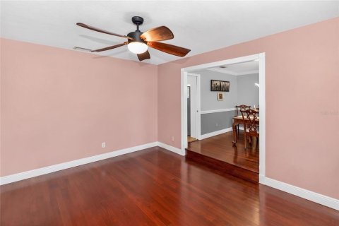 House in Apopka, Florida 3 bedrooms, 183.95 sq.m. № 2226060 - photo 4