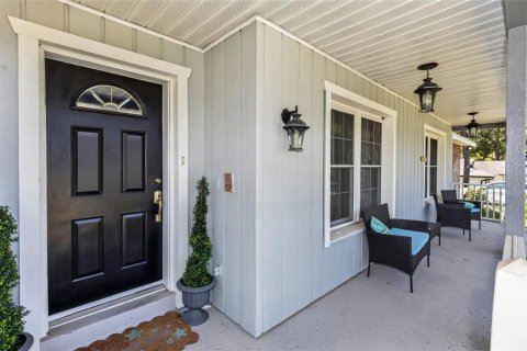 House in Apopka, Florida 3 bedrooms, 183.95 sq.m. № 2226060 - photo 2