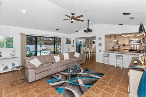 House in Apopka, Florida 3 bedrooms, 183.95 sq.m. № 2226060 - photo 8