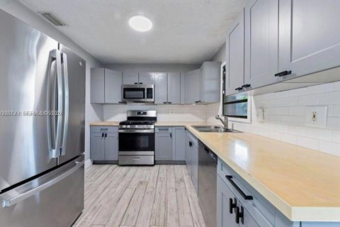 Casa en alquiler en Oakland Park, Florida, 2 dormitorios, 79.52 m2 № 2051025 - foto 5