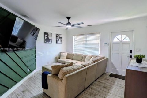 Casa en alquiler en Oakland Park, Florida, 2 dormitorios, 79.52 m2 № 2051025 - foto 2