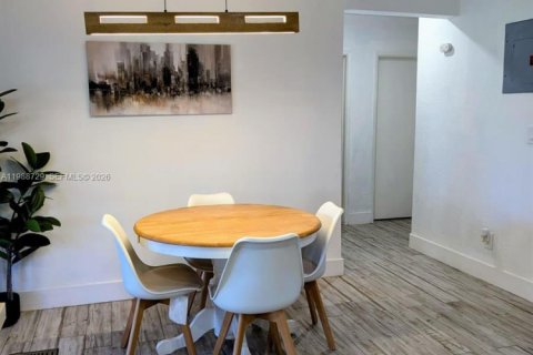 Casa en alquiler en Oakland Park, Florida, 2 dormitorios, 79.52 m2 № 2051025 - foto 4