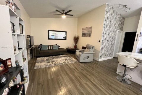 Townhouse in Miami, Florida 3 bedrooms, 115.2 sq.m. № 1839428 - photo 7