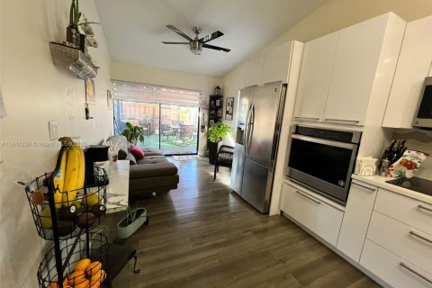 Townhouse in Miami, Florida 3 bedrooms, 115.2 sq.m. № 1839428 - photo 12