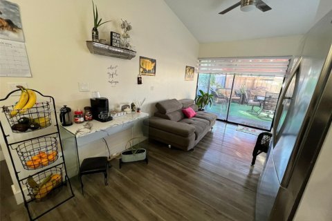 Townhouse in Miami, Florida 3 bedrooms, 115.2 sq.m. № 1839428 - photo 11