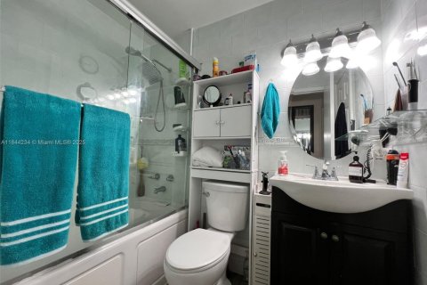 Townhouse in Miami, Florida 3 bedrooms, 115.2 sq.m. № 1839428 - photo 27
