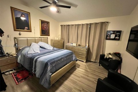 Townhouse in Miami, Florida 3 bedrooms, 115.2 sq.m. № 1839428 - photo 22