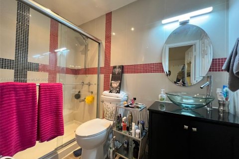 Townhouse in Miami, Florida 3 bedrooms, 115.2 sq.m. № 1839428 - photo 24