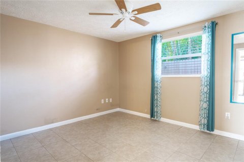 House in New Port Richey, Florida 3 bedrooms, 92.16 sq.m. № 1539993 - photo 11
