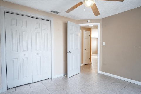 House in New Port Richey, Florida 3 bedrooms, 92.16 sq.m. № 1539993 - photo 14