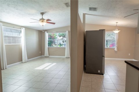 House in New Port Richey, Florida 3 bedrooms, 92.16 sq.m. № 1539993 - photo 10