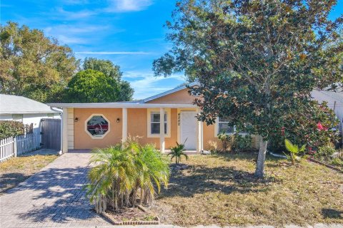House in New Port Richey, Florida 3 bedrooms, 92.16 sq.m. № 1539993 - photo 26