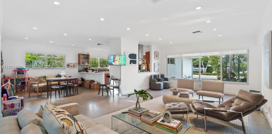 Casa en Bay Harbor Islands, Florida 4 dormitorios, 232.26 m2 № 1991406