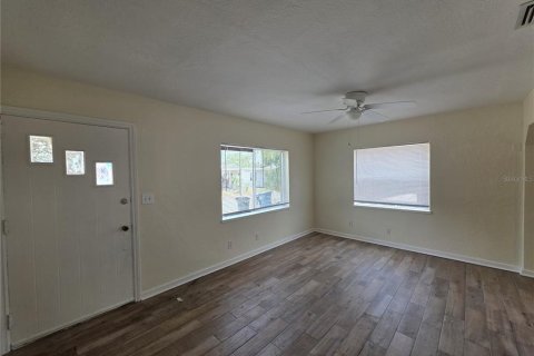 House in Saint Petersburg, Florida 3 bedrooms, 89 sq.m. № 1666821 - photo 12