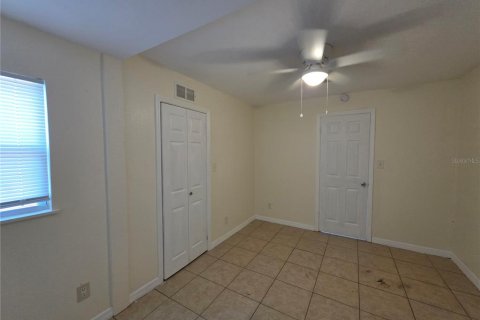 House in Saint Petersburg, Florida 3 bedrooms, 89 sq.m. № 1666821 - photo 3