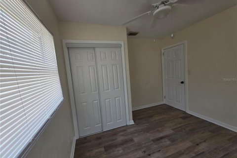 House in Saint Petersburg, Florida 3 bedrooms, 89 sq.m. № 1666821 - photo 15