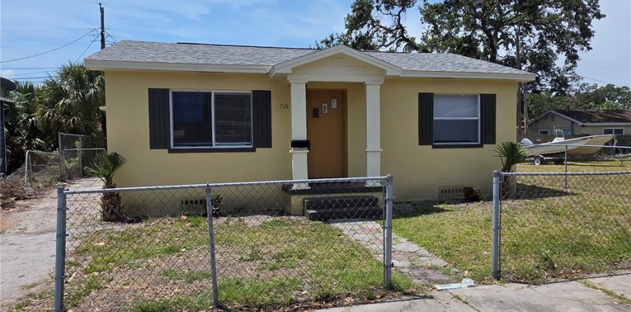 House in Saint Petersburg, Florida 3 bedrooms, 89 sq.m. № 1666821