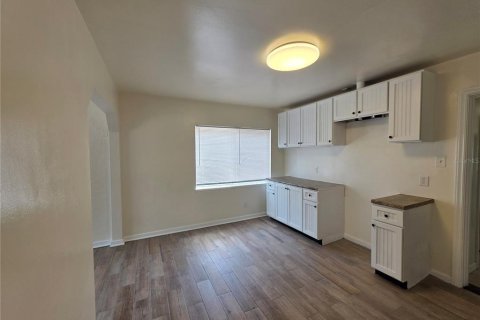 House in Saint Petersburg, Florida 3 bedrooms, 89 sq.m. № 1666821 - photo 8