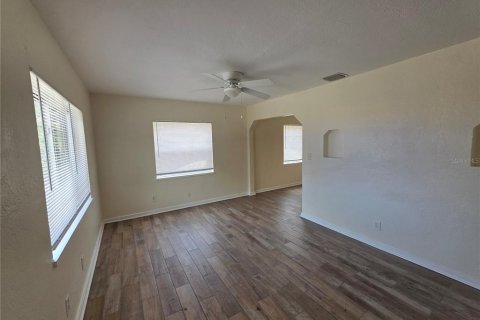 House in Saint Petersburg, Florida 3 bedrooms, 89 sq.m. № 1666821 - photo 10