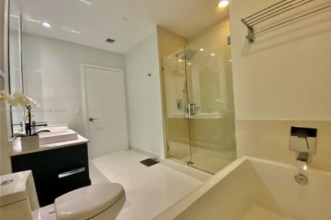 Condominio en alquiler en Miami, Florida, 3 dormitorios, 119.84 m2 № 2010327 - foto 14