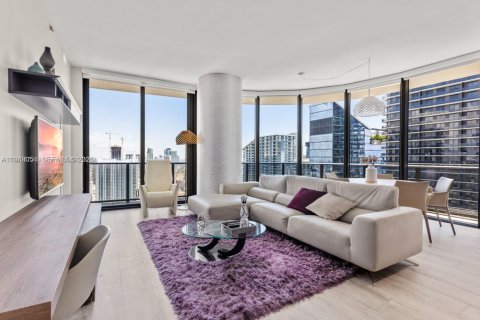 Condominio en alquiler en Miami, Florida, 3 dormitorios, 119.84 m2 № 2010327 - foto 2