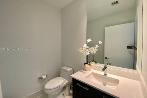 Condominio en alquiler en Miami, Florida, 3 dormitorios, 119.84 m2 № 2010327 - foto 21