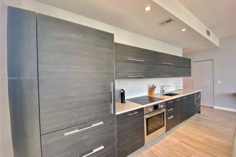 Condominio en alquiler en Miami, Florida, 3 dormitorios, 119.84 m2 № 2010327 - foto 8