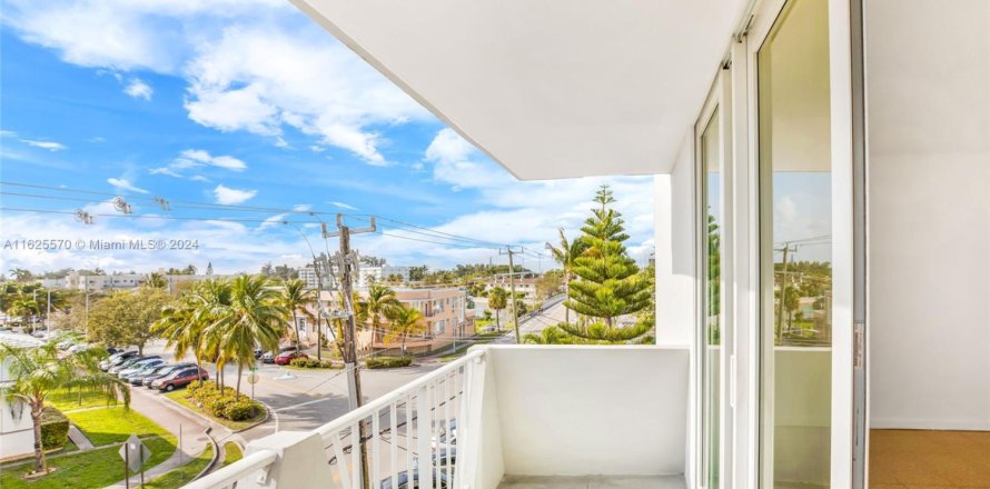 Кондоминиум с 1 спальней в Майами-Бич, Флорида № 2018597