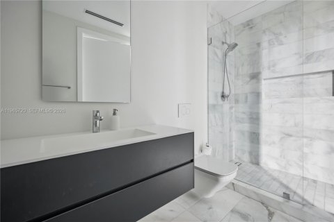 House in Miami Beach, Florida 5 bedrooms, 524.15 sq.m. № 2028941 - photo 18