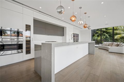 House in Miami Beach, Florida 5 bedrooms, 524.15 sq.m. № 2028941 - photo 8