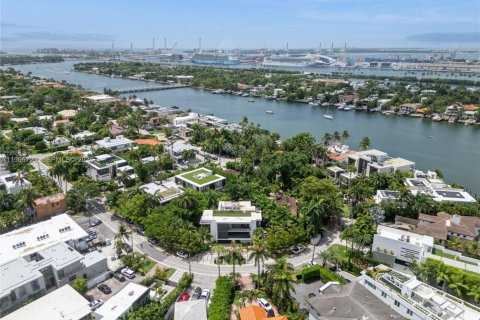 House in Miami Beach, Florida 5 bedrooms, 524.15 sq.m. № 2028941 - photo 27