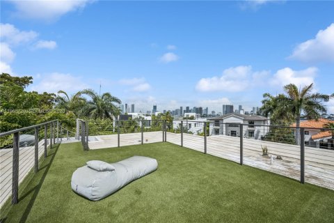 House in Miami Beach, Florida 5 bedrooms, 524.15 sq.m. № 2028941 - photo 26