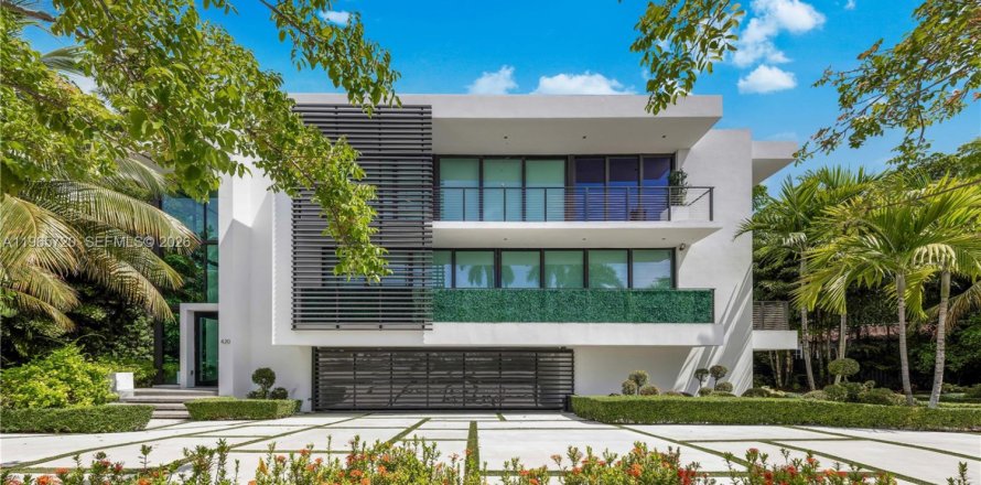 House in Miami Beach, Florida 5 bedrooms, 524.15 sq.m. № 2028941