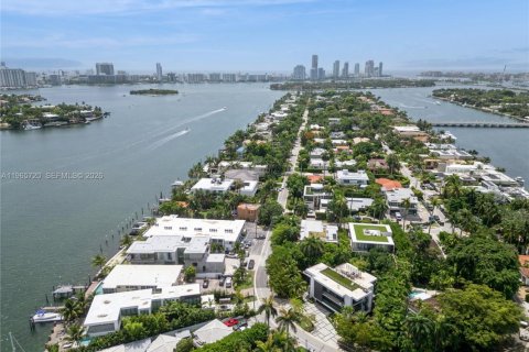 House in Miami Beach, Florida 5 bedrooms, 524.15 sq.m. № 2028941 - photo 28